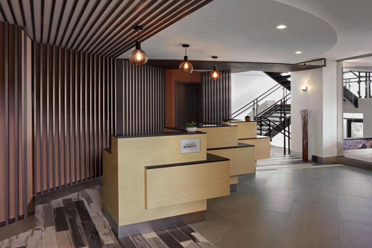 Delta Hotels By Marriott Sherbrooke Conference Centre Экстерьер фото